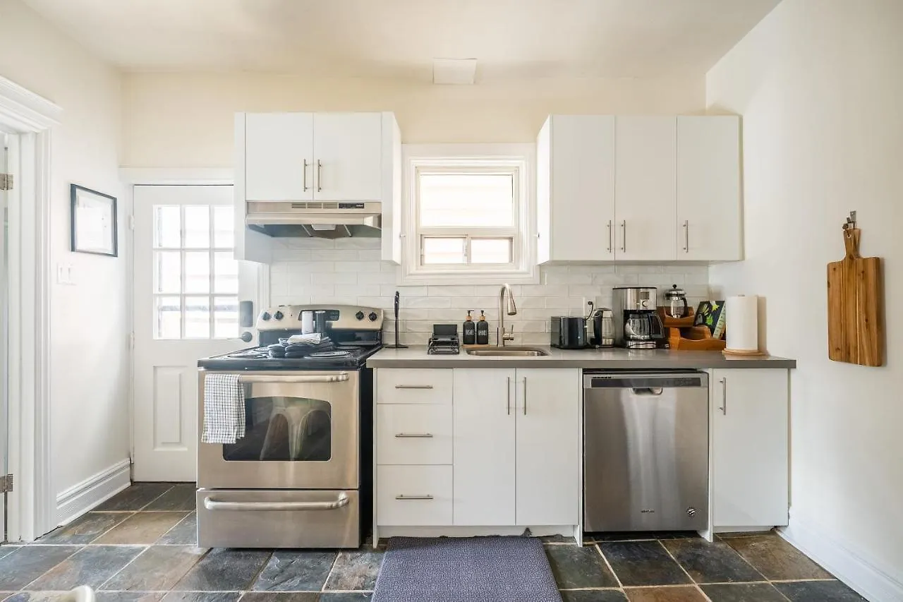 Modern 1Br Condo - Near Trinity Bellwoods Park Toronto 0*,  Canada
