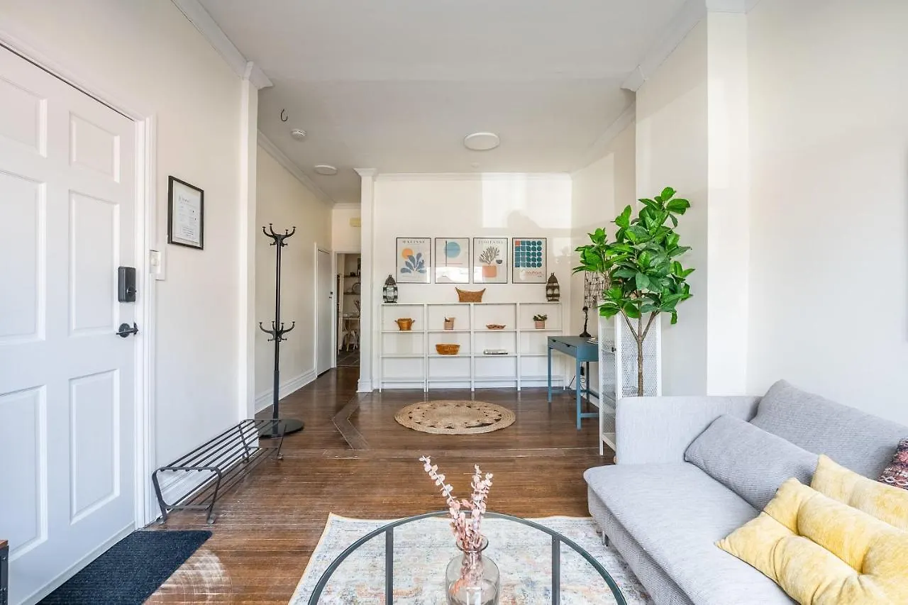 Modern 1Br Condo - Near Trinity Bellwoods Park Toronto Canada